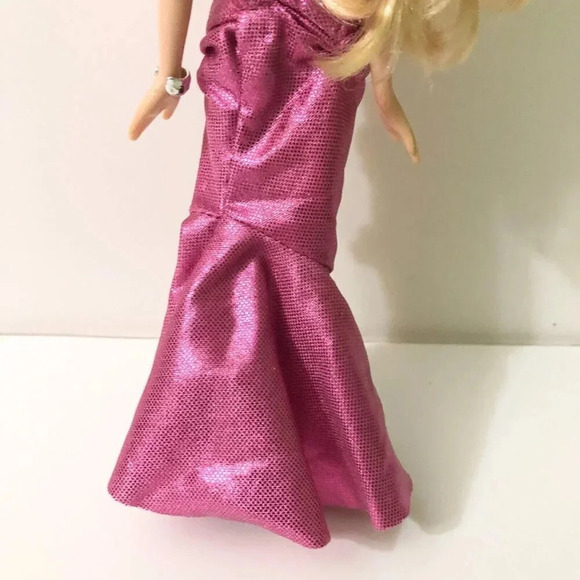 MGA Bratz Cloe Fashion Show Evening Wear  Doll Flaws TLC - Picture 8 of 16